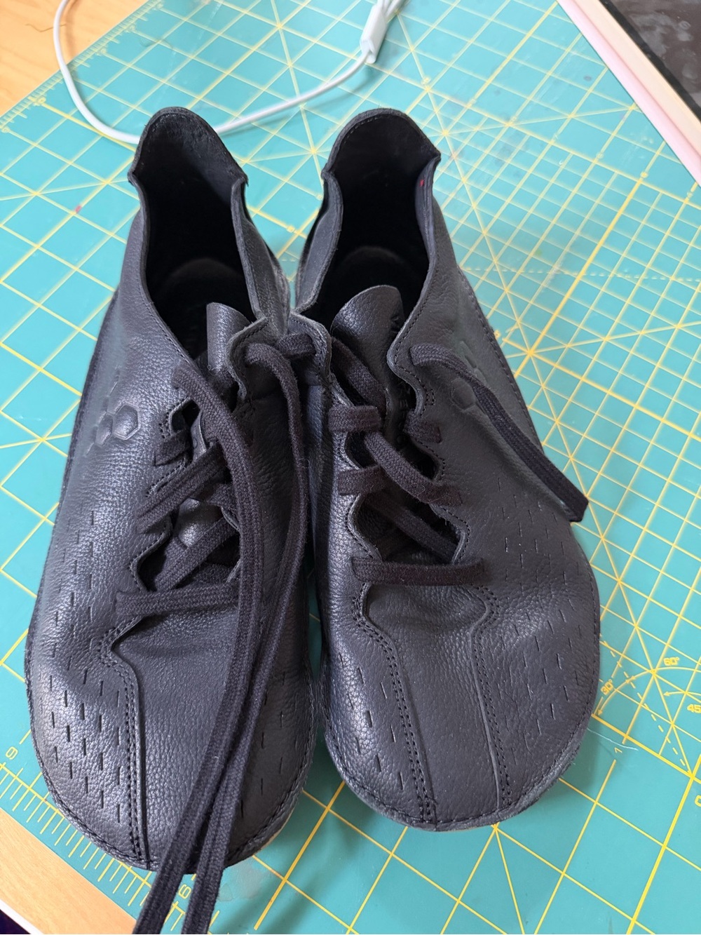Vivo barefoot lace up athletic shoes, size 38